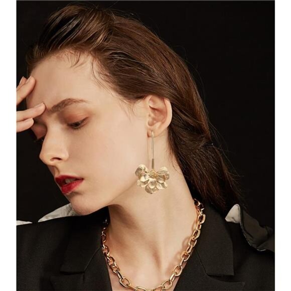 Elegant Flower Floral Stud Earrings – Lightweight, Dangle Petal Design - Picture 4 of 6